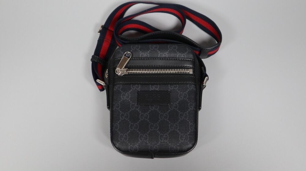 Gucci GG Supreme Crossbody Messenger Bag Unisex Small BLACK / GRAY CLEAN!